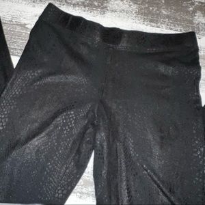 Express snakeskin print black leggings size medium